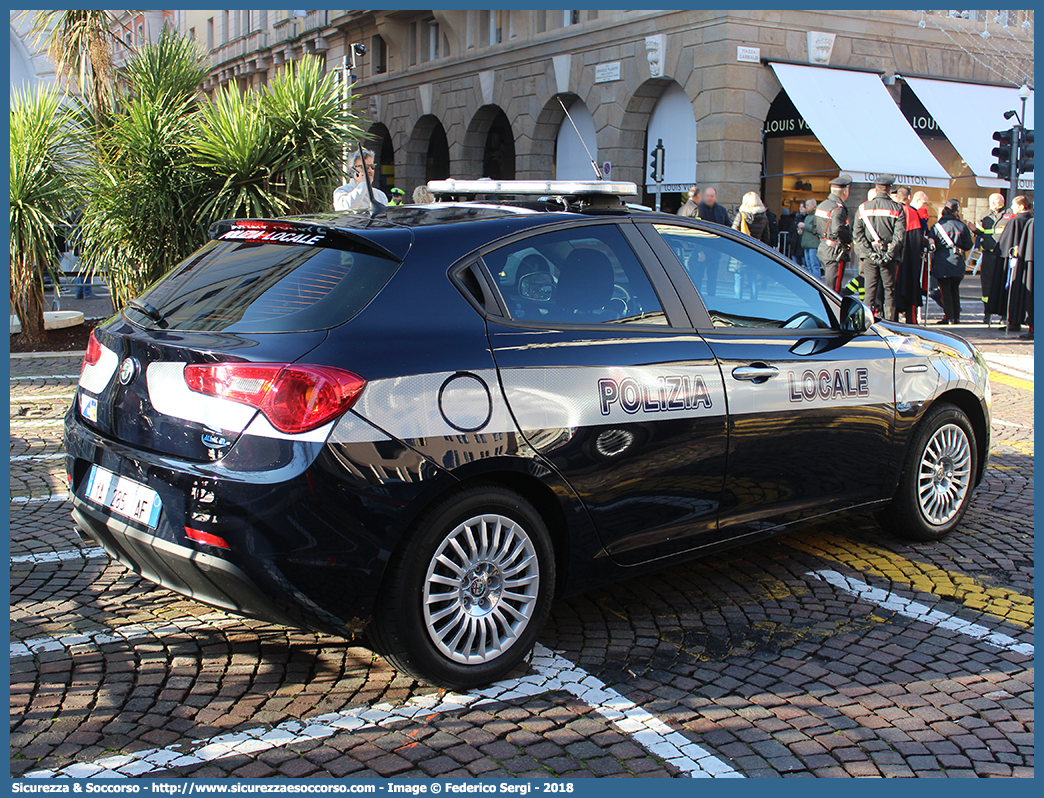 Polizia Locale YA285AF
Polizia Locale
Comune di Padova
Alfa Romeo Nuova Giulietta I serie I restyling
Allestitore All.V.In. S.r.l.
Parole chiave: PL;P.L.;PM;P.M.;Polizia;Locale;Municipale;Padova;Alfa Romeo;Nuova;Giulietta;All.V.In.