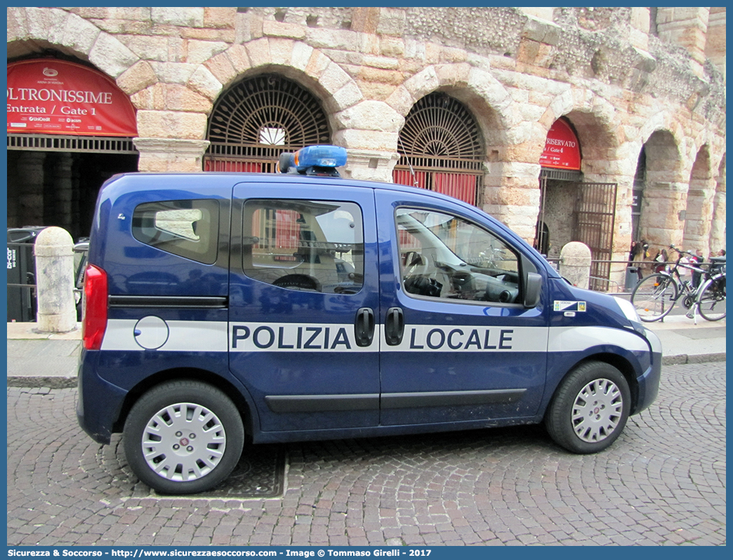 Polizia Locale YA682AJ
Polizia Locale
Comune di Verona
Fiat Qubo
Allestitore Focaccia Group S.r.l.
Parole chiave: PL;P.L.;PM;P.M.;Polizia;Locale;Municipale;Verona;Fiat;Qubo;Focaccia