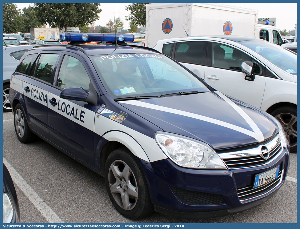 Polizia Locale YA688AC
Polizia Locale
Corpo Polizia Locale Marca Occidentale
Opel Astra Station Wagon III serie
Allestitore Focaccia Group S.r.l.
Parole chiave: PL;P.L.;PM;P.M.;Polizia;Locale;Municipale;Corpo;Marca;Occidentale;Opel;Astra;Station;Wagon;Focaccia