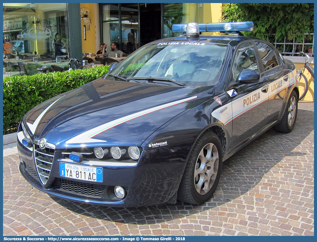 Polizia Locale YA811AC
Polizia Locale
Comune di Bardolino
Alfa Romeo 159
Allestitore Bertazzoni S.r.l.
(variante)
Parole chiave: PL;P.L.;PM;P.M.;Polizia;Locale;Municipale;Bardolino;Alfa Romeo;159;Bertazzoni