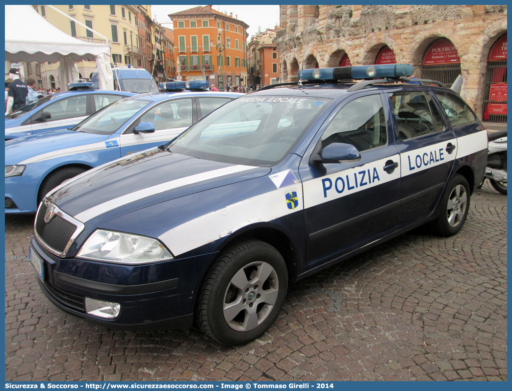 Polizia Locale YA817AC
Polizia Locale
Comune di Verona
Skoda Octavia Wagon II serie
Parole chiave: PL;P.L.;PM;P.M.;Polizia;Locale;Municipale;Verona;Skoda;Octavia;Wagon