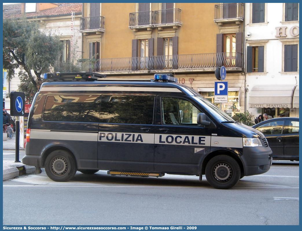 Polizia Locale YA833AC
Polizia Locale
Comune di Verona
Volkswagen Transporter T5
Allestitore Projet Service S.r.l.
Parole chiave: PL;P.L.;PM;P.M.;Polizia;Locale;Municipale;Verona;Volkswagen;Transporter;T5;Projet;Service