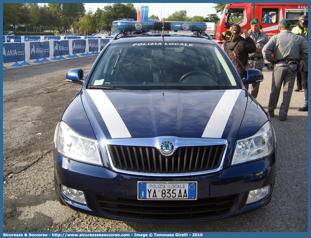 Polizia Locale YA835AA
Polizia Locale
Comune di Verona
Skoda Octavia Wagon III serie
Allestitore Ciabilli S.r.l.
Parole chiave: PL;P.L.;PM;P.M.;Polizia;Locale;Municipale;Verona;Skoda;Octavia;Wagon;Ciabilli