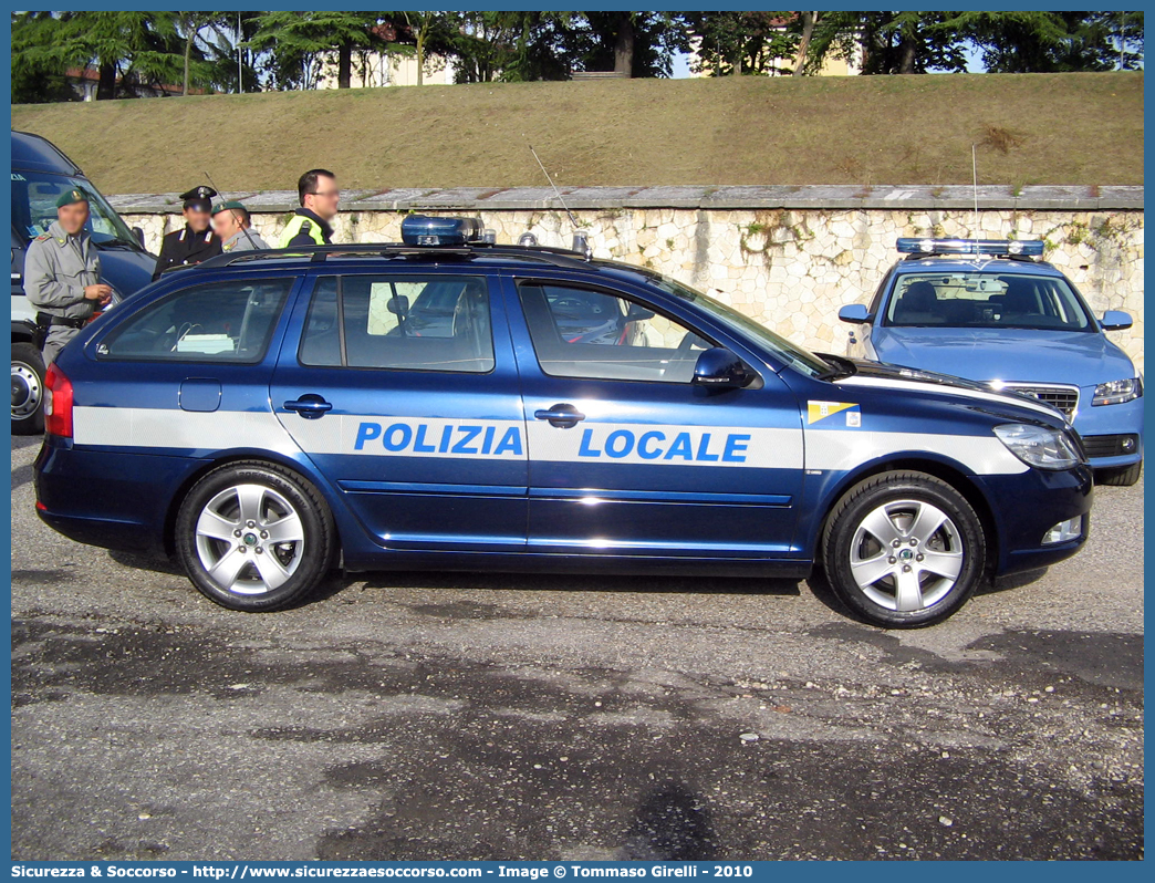 Polizia Locale YA835AA
Polizia Locale
Comune di Verona
Skoda Octavia Wagon III serie
Allestitore Ciabilli S.r.l.
Parole chiave: PL;P.L.;PM;P.M.;Polizia;Locale;Municipale;Verona;Skoda;Octavia;Wagon;Ciabilli