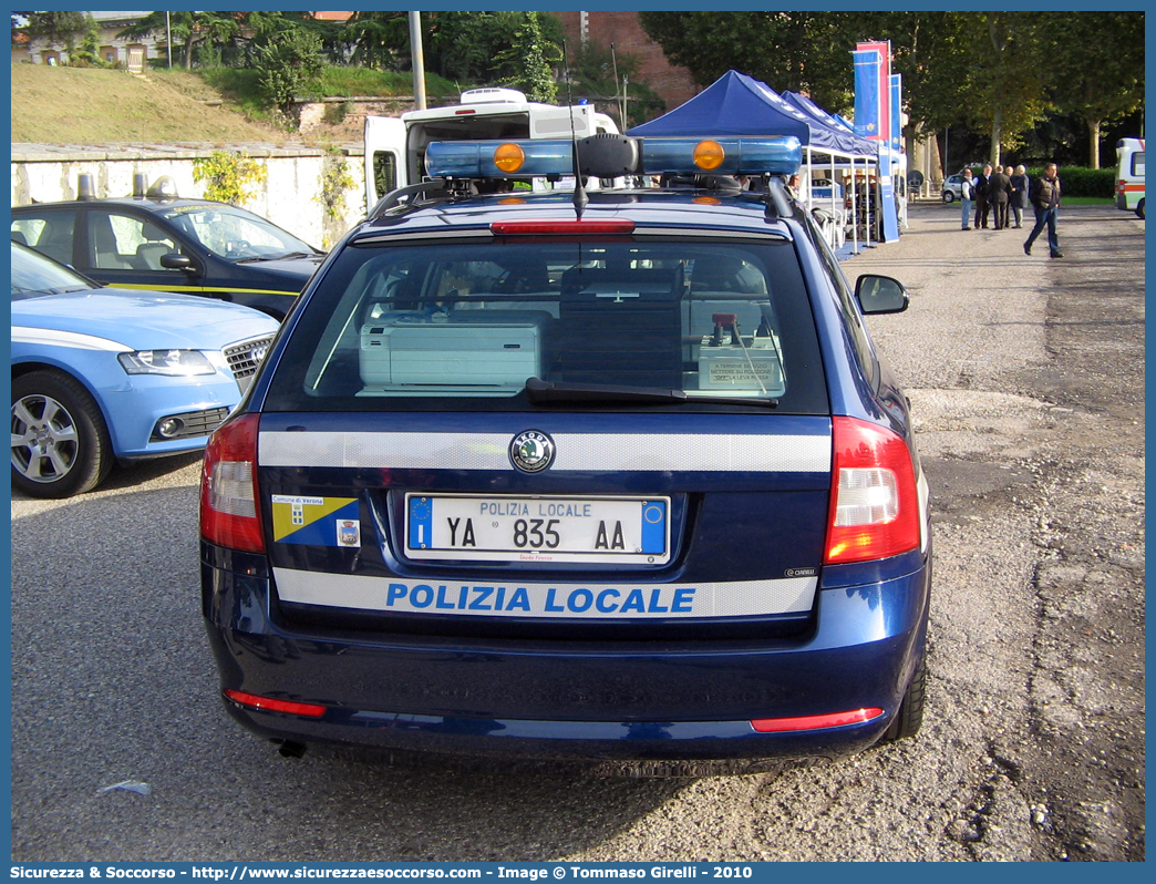 Polizia Locale YA835AA
Polizia Locale
Comune di Verona
Skoda Octavia Wagon III serie
Allestitore Ciabilli S.r.l.
Parole chiave: PL;P.L.;PM;P.M.;Polizia;Locale;Municipale;Verona;Skoda;Octavia;Wagon;Ciabilli