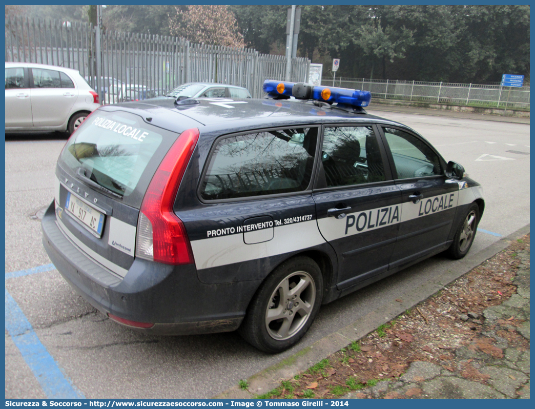 Polizia Locale YA917AC
Polizia Locale
Comune di Zevio
Volvo V50
Allestitore Bertazzoni S.r.l.
Parole chiave: PL;P.L.;PM;P.M.;Polizia;Locale;Municipale;Zevio;Volvo;V50;Bertazzoni