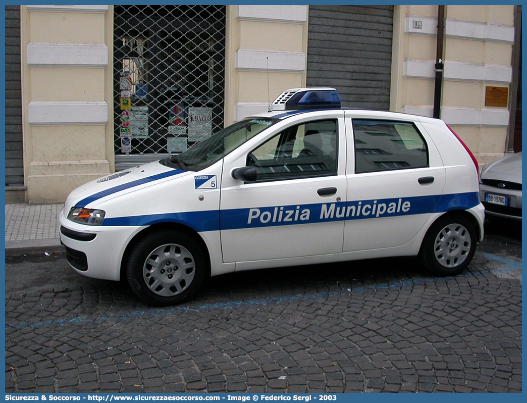 -
Polizia Comunale
Comune di Gorizia
Fiat Punto II serie
Parole chiave: PL;P.L.;PM;P.M.;Polizia;Locale;Municipale;Comunale;Gorizia;Fiat;Punto