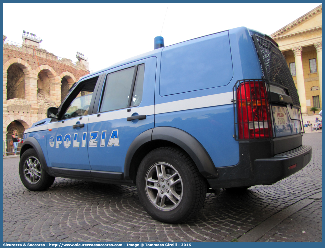 Polizia F5003
Polizia di Stato
Squadra Volante
Unità Operative di Primo Intervento
Land Rover Discovery 3
Parole chiave: PS;P.S.;Polizia;di;Stato;Squadra;Volante;Land Rover;Discovery;Unità;Operative;Primo;Intervento;UOPI;U.O.P.I.