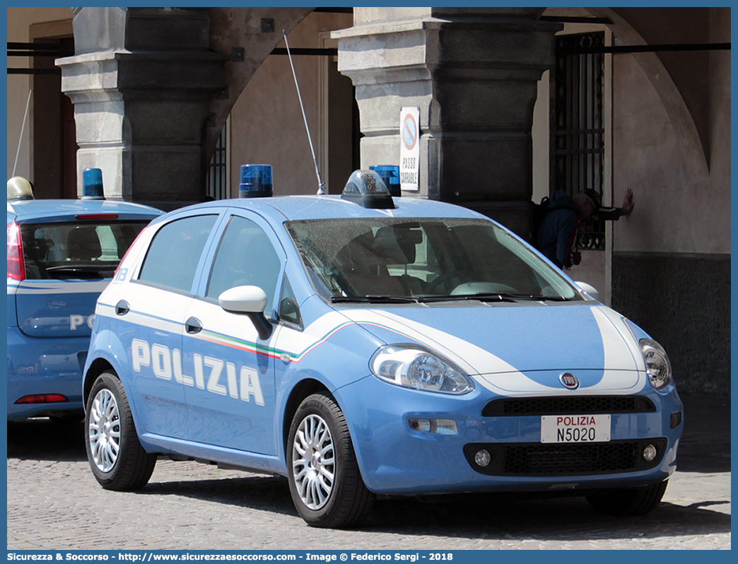 Polizia  N5020
Polizia di Stato
Fiat Punto IV serie
Allestitore Nuova Carrozzeria Torinese S.r.l.
Parole chiave: PS;P.S.;Polizia;di;Stato;Fiat;Punto;Nct;Nuova;Carrozzeria;Torinese