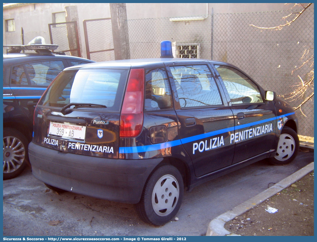 Polizia Penitenziaria 399AB
Polizia Penitenziaria
Nucleo Traduzioni e Piantonamenti
Fiat Punto I serie
(variante)
Parole chiave: PP;P.P.;Pol.Pen;PolPen;AdiC;A.diC.;Agenti;di;Custodia;Polizia;Penitenziaria;Nucleo;Traduzioni;Piantonamenti;Fiat;Punto