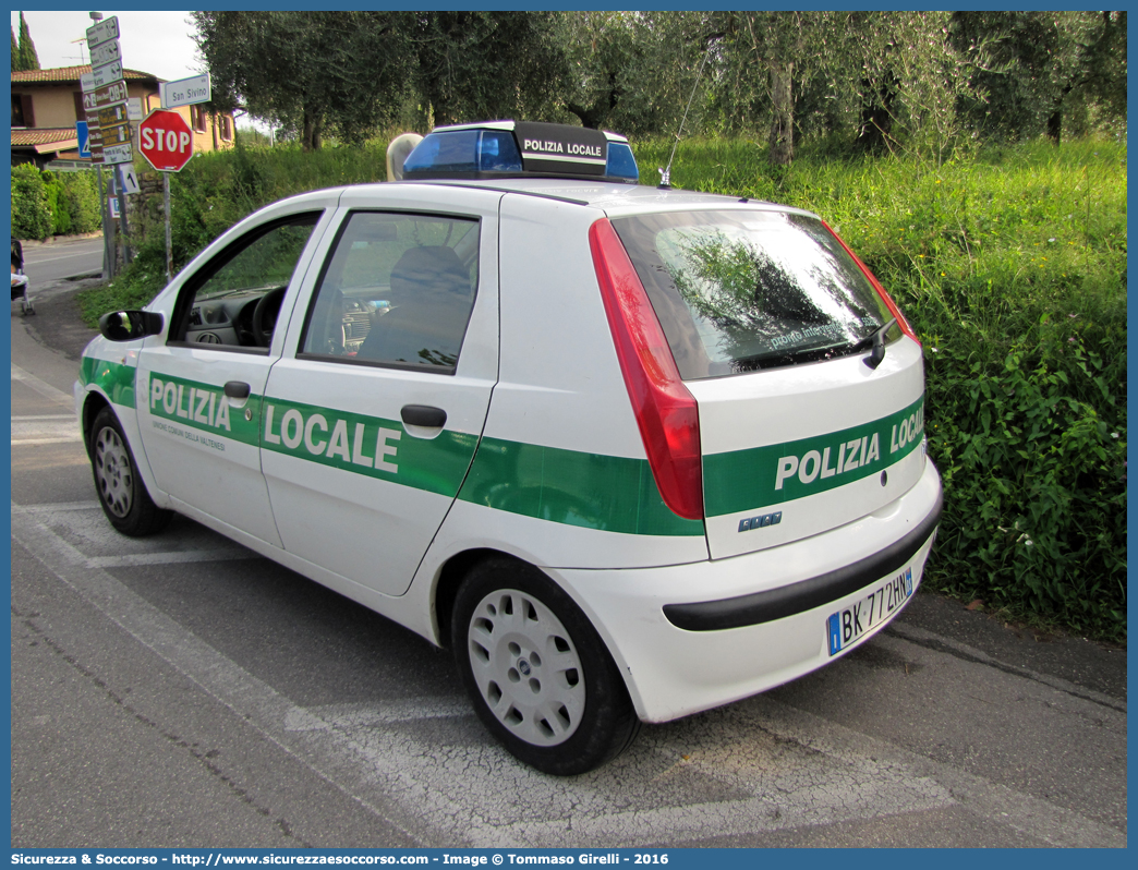 -
Polizia Locale
Unione dei Comuni della Valtenesi
Fiat Punto II serie
Parole chiave: PL;P.L.;PM;P.M.;Polizia;Locale;Municipale;Unione;Comuni;della;Valtenesi;Manerba;del;Garda;Moniga;Padenghe;Soiano;del;Lago;Fiat;Punto