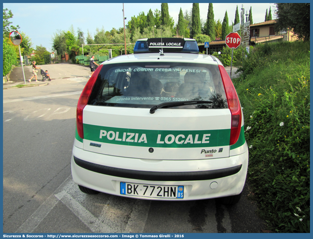 -
Polizia Locale
Unione dei Comuni della Valtenesi
Fiat Punto II serie
Parole chiave: PL;P.L.;PM;P.M.;Polizia;Locale;Municipale;Unione;Comuni;della;Valtenesi;Manerba;del;Garda;Moniga;Padenghe;Soiano;del;Lago;Fiat;Punto