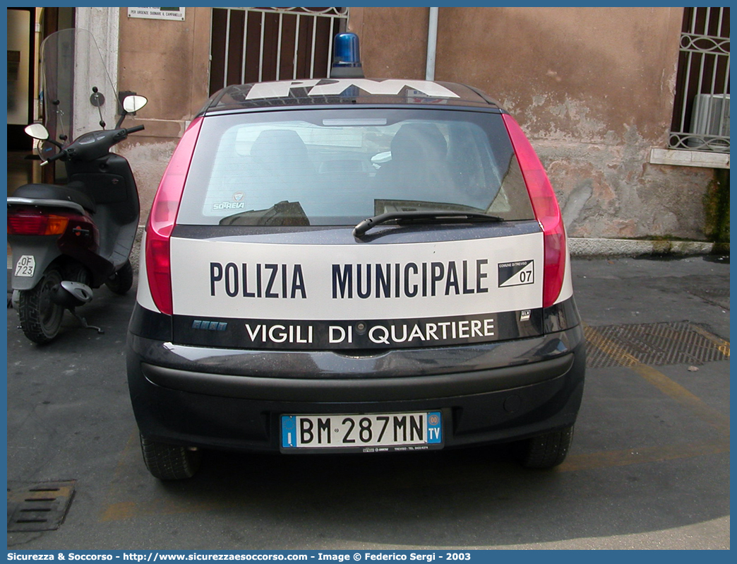 -
Polizia Municipale
Comune di Treviso
Fiat Punto II serie
Vigili di Quartiere
Parole chiave: PL;P.L.;PM;P.M.;Polizia;Locale;Municipale;Treviso;Fiat;Punto;Vigili;di;Quartiere