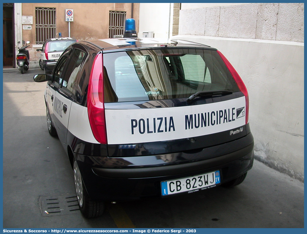 -
Polizia Municipale
Comune di Treviso
Fiat Punto II serie
Parole chiave: PL;P.L.;PM;P.M.;Polizia;Locale;Municipale;Treviso;Fiat;Punto