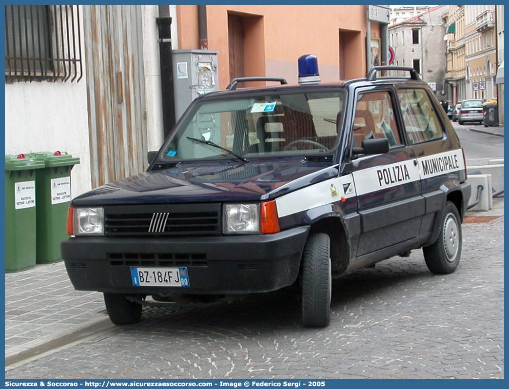 -
Polizia Municipale
Comune di Rovigo
Fiat Panda 4x4 II serie
Parole chiave: PL;P.L.;PM;P.M.;Polizia;Locale;Municipale;Rovigo;Fiat;Panda;4x4