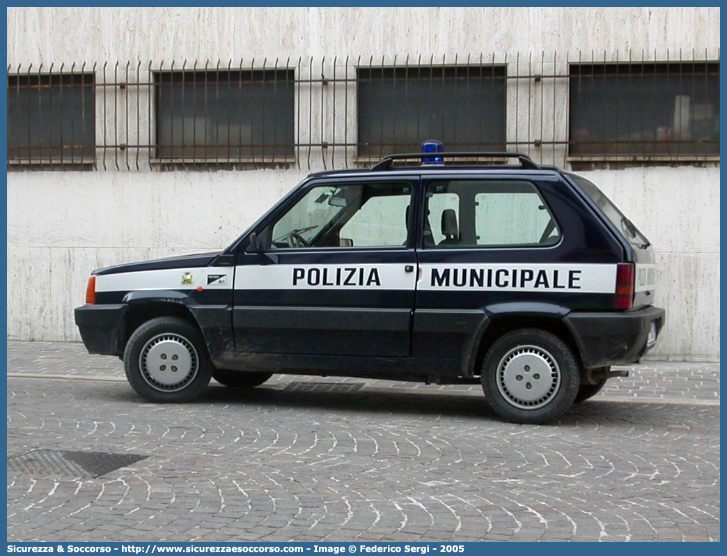 -
Polizia Municipale
Comune di Rovigo
Fiat Panda 4x4 II serie
Parole chiave: PL;P.L.;PM;P.M.;Polizia;Locale;Municipale;Rovigo;Fiat;Panda;4x4