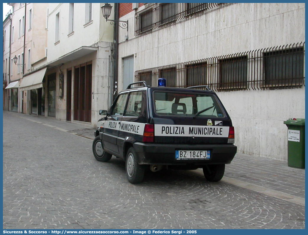 -
Polizia Municipale
Comune di Rovigo
Fiat Panda 4x4 II serie
Parole chiave: PL;P.L.;PM;P.M.;Polizia;Locale;Municipale;Rovigo;Fiat;Panda;4x4