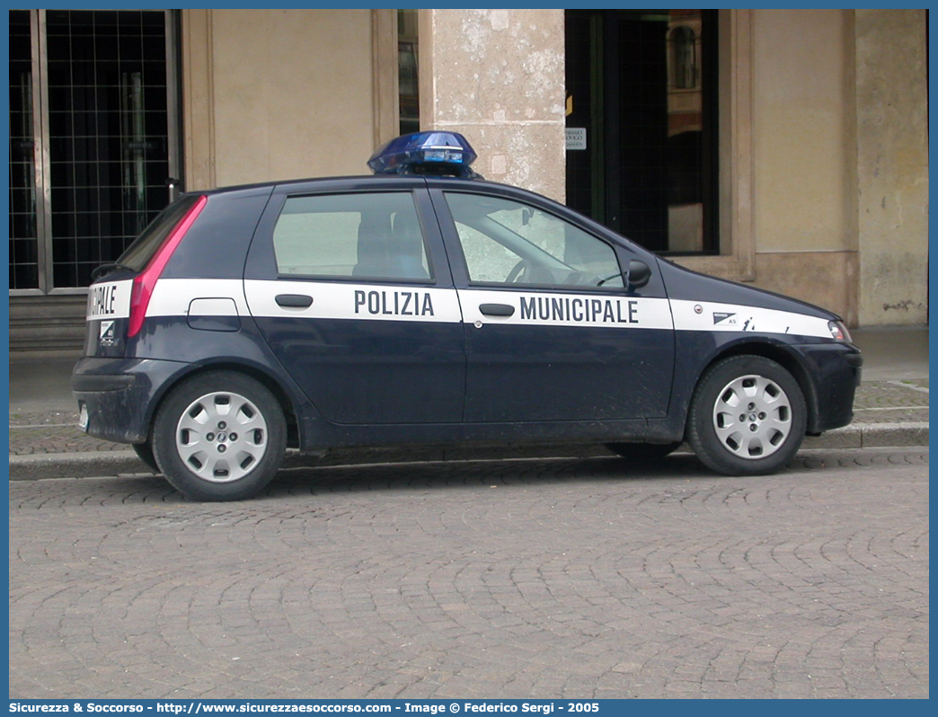 -
Polizia Municipale
Comune di Rovigo
Fiat Punto II serie
Parole chiave: PL;P.L.;PM;P.M.;Polizia;Locale;Municipale;Rovigo;Fiat;Punto