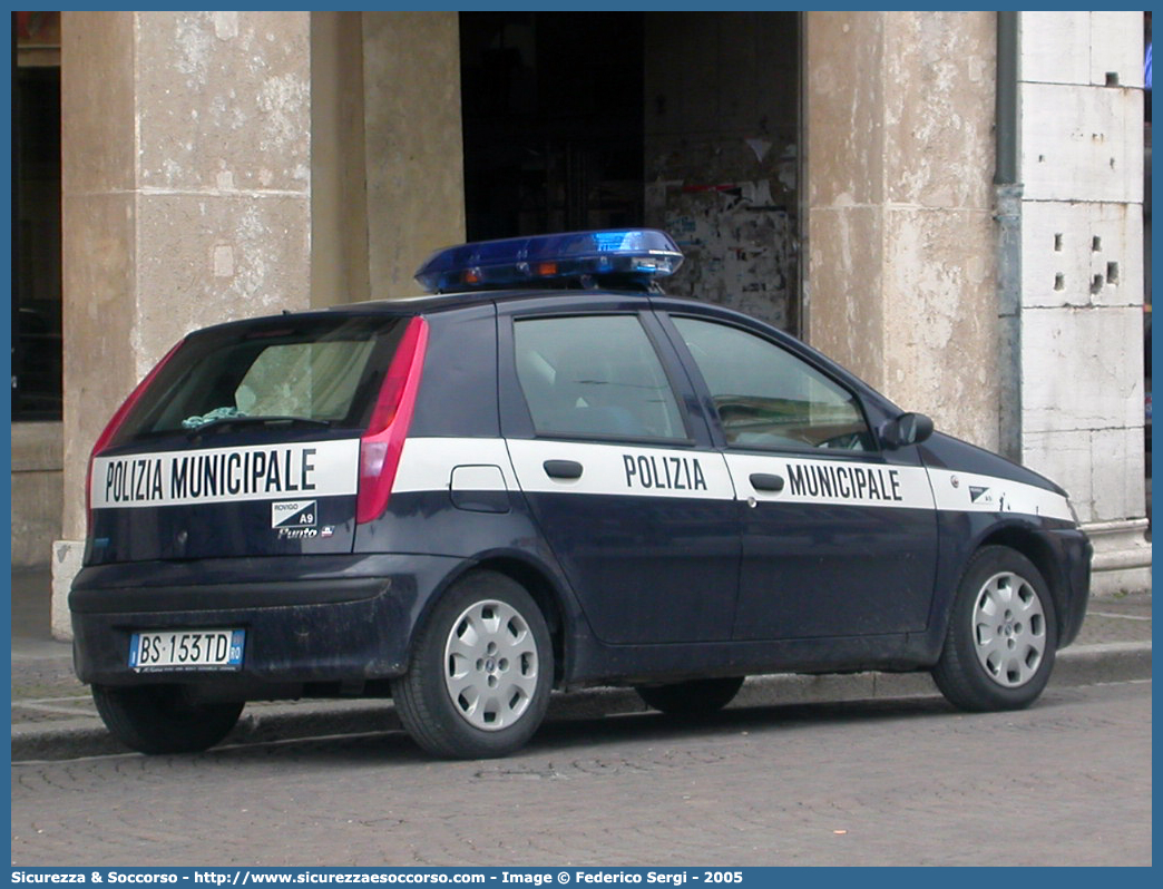 -
Polizia Municipale
Comune di Rovigo
Fiat Punto II serie
Parole chiave: PL;P.L.;PM;P.M.;Polizia;Locale;Municipale;Rovigo;Fiat;Punto