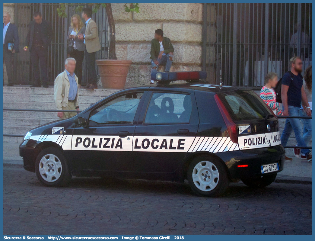 -
Polizia Locale
Comune di Rovigo
Fiat Punto III serie
Parole chiave: PL;P.L.;PM;P.M.;Polizia;Locale;Municipale;Rovigo;Fiat;Punto