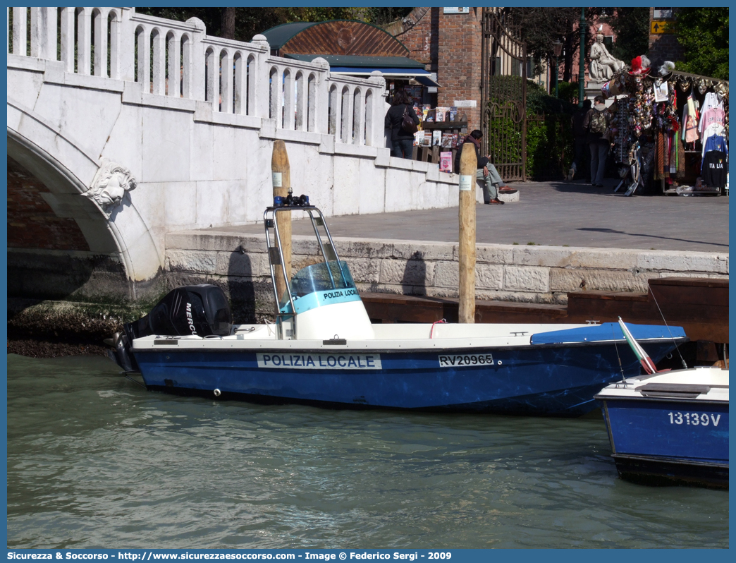 -
Polizia Locale
Comune di Venezia
Cantieri Nord Est S.r.l. Esseci 6.50
Parole chiave: PL;P.L.;PM;P.M.;Polizia;Locale;Municipale;Venezia