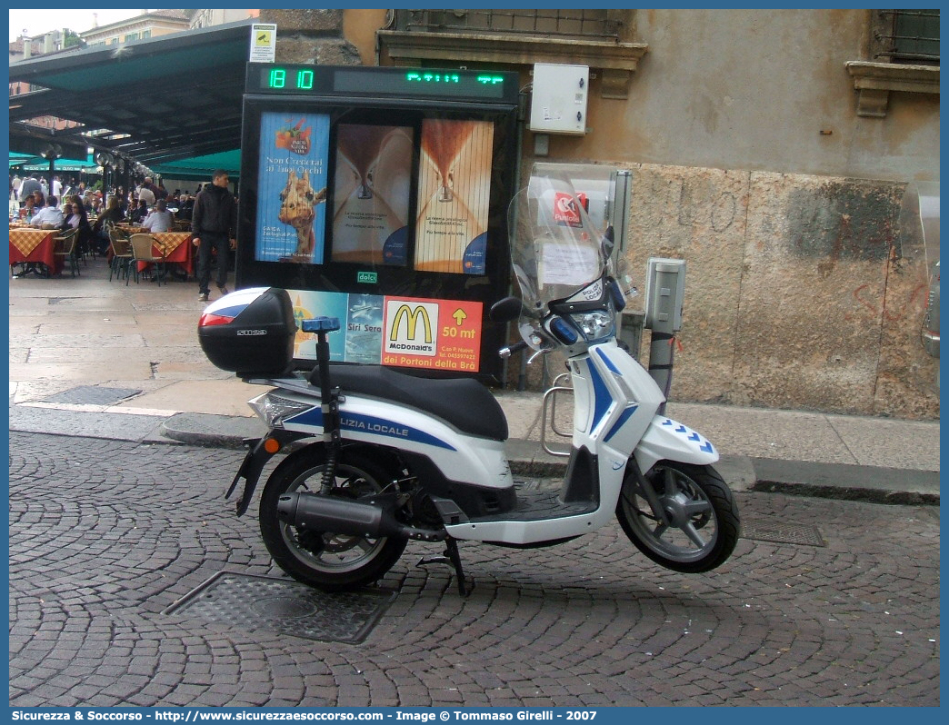 -
Polizia Locale
Comune di Verona
Kymco People S 125 DD
Parole chiave: PL;P.L.;PM;P.M.;Polizia;Locale;Municipale;Verona;Kymco;People;S;125;DD