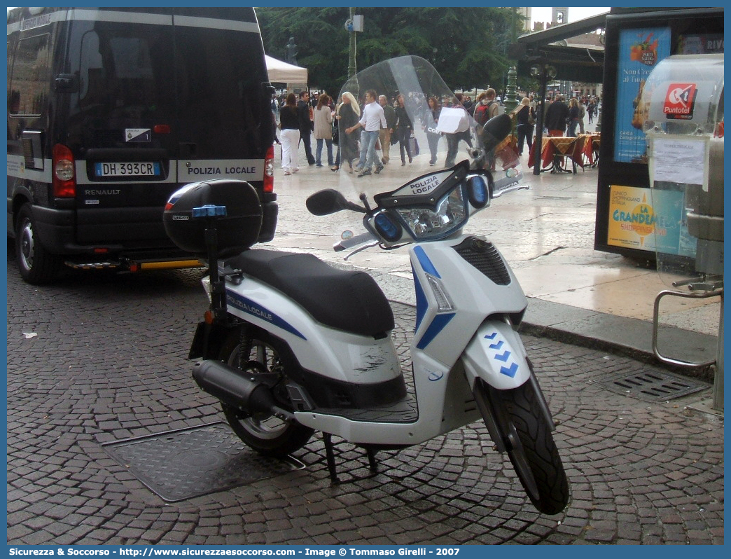 -
Polizia Locale
Comune di Verona
Kymco People S 125 DD
Parole chiave: PL;P.L.;PM;P.M.;Polizia;Locale;Municipale;Verona;Kymco;People;S;125;DD