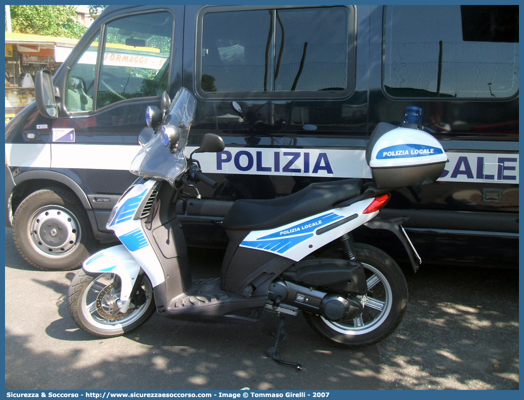 -
Polizia Locale
Comune di Verona
Aprilia Sportcity 125 
Parole chiave: PL;P.L.;PM;P.M.;Polizia;Locale;Municipale;Verona;Aprilia;Sportcity;125