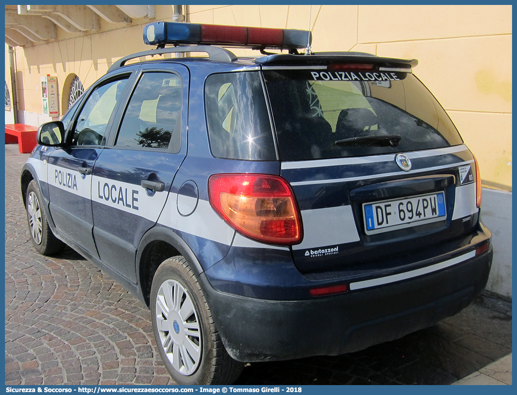 -
Polizia Locale
Comune di Bardolino
Fiat Sedici I serie
Allestitore Bertazzoni S.r.l.
(variante)
Parole chiave: PL;P.L.;PM;P.M.;Polizia;Locale;Municipale;Bardolino;Fiat;Sedici;Bertazzoni