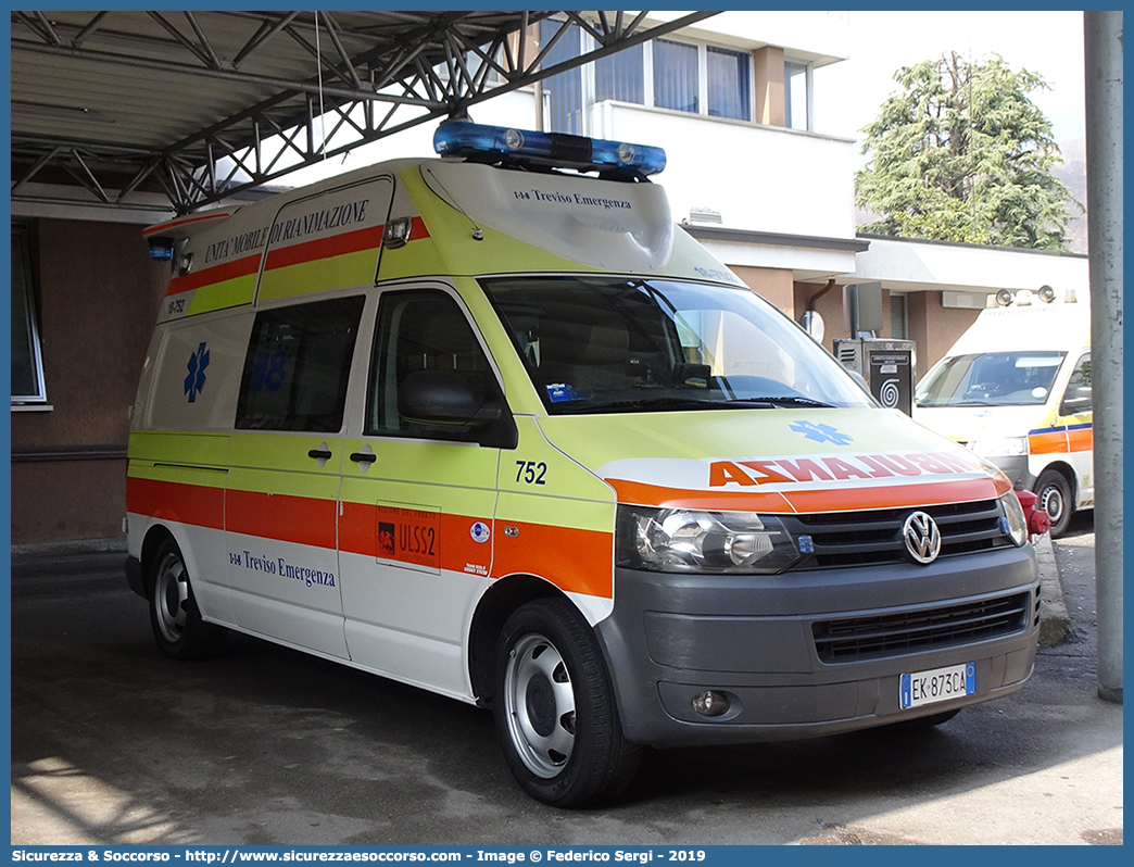 18752
118 Treviso Emergenza
ULSS 2 Marca Trevigiana
Volkswagen Transporter T5 restyling
Allestitore Orion S.r.l.
Parole chiave: 118;Treviso;Emergenza;SUEM;S.U.E.M.;Ambulanza;Volkswagen;Transporter;T5;Marca;Trevigiana;ULSS;2;Orion;Vittorio Veneto