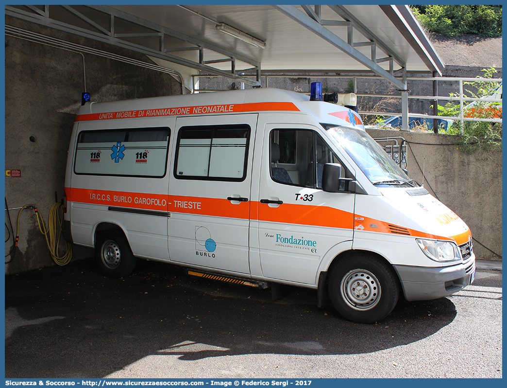 T33
118 Trieste
Mercedes Benz Sprinter I serie restyling
Allestitore Aricar S.p.A.
Parole chiave: 118;Trieste;Ambulanza;Autoambulanza;Mercedes;Benz;Sprinter;Aricar