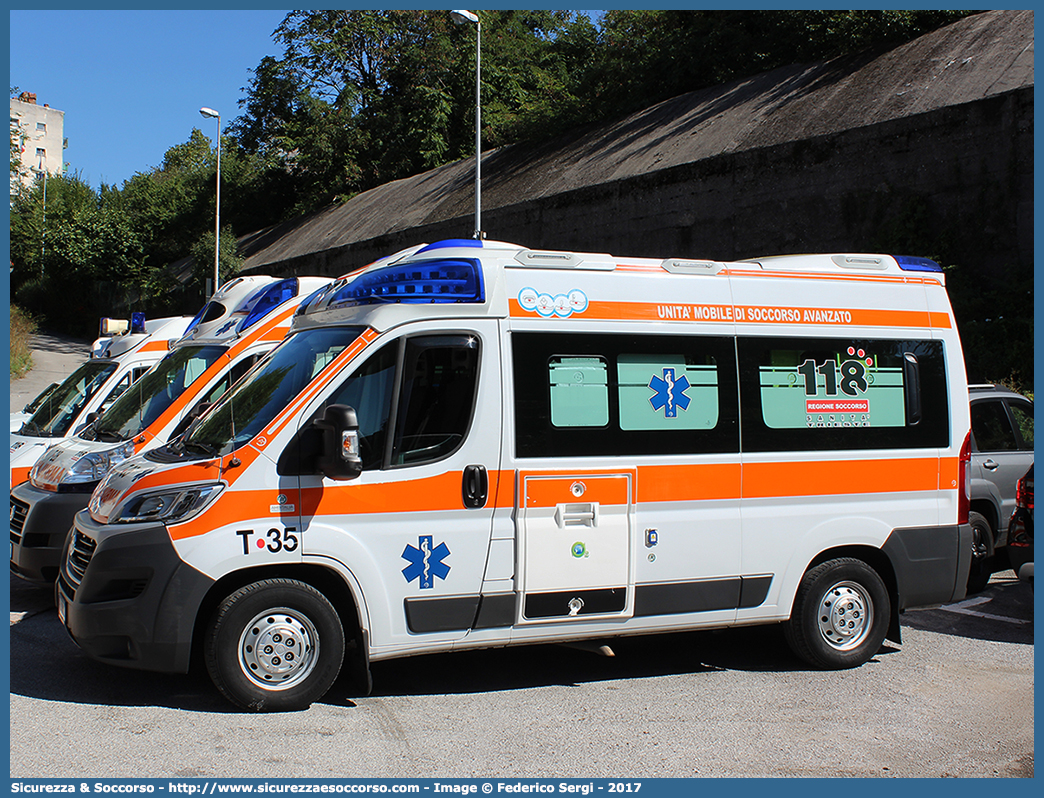 T35
118 Trieste
Fiat Ducato III serie restyling
Allestitore Ambitalia S.p.A.
Parole chiave: 118;Trieste;Ambulanza;Autoambulanza;Fiat;Ducato;Ambitalia