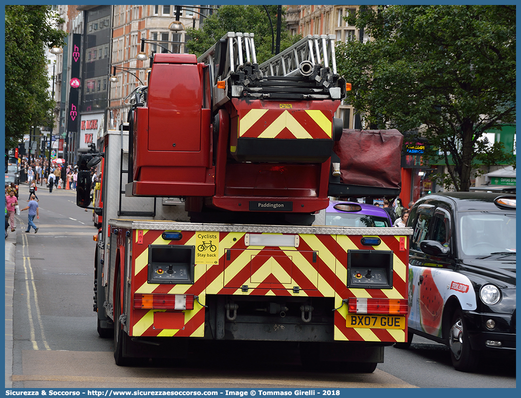 TL51
United Kingdom of Great Britain and Northern Ireland
London Fire Brigade
Turntable Ladder
Mercedes Benz Econic
Conversion by Magirus
Parole chiave: United;Kingdom;Great;Britain;Northern;Ireland;London;Fire;Brigade;Mercedes;Benz;Econic;TL;Turntable;Ladder;Magirus