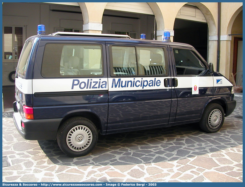 -
Polizia Municipale
Comune di Treviso
Volkswagen Transporter T4 restyling
Parole chiave: PL;P.L.;PM;P.M.;Polizia;Locale;Municipale;Treviso;Volkswagen;Transporter;T4