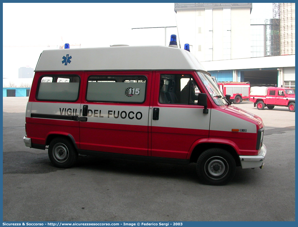 VF 16410
Corpo Nazionale Vigili del Fuoco
Servizio Sanitario
Fiat Ducato I serie
Allestitore Brema
Parole chiave: VVF;V.V.F.;Corpo;Nazionale;Vigili;del;Fuoco;Servizio;Sanitario;Fiat;Ducato;Brema