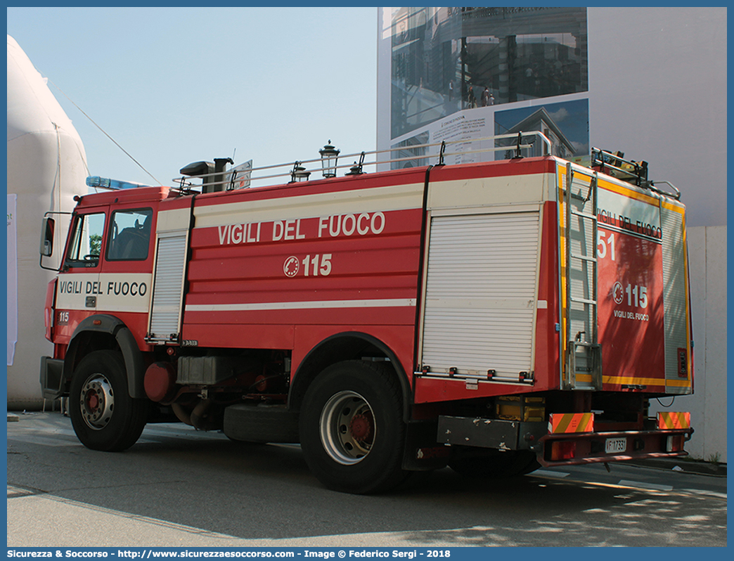 VF 17331
Corpo Nazionale Vigili del Fuoco
Iveco 190-26
(variante)
Allestitore Baribbi S.p.A.
Ricondizionato Maritan S.r.l.
Parole chiave: VVF;V.V.F.;Corpo;Nazionale;Vigili;del;Fuoco;ABP;A.B.P.;AutoBottePompa;AutoBotte;Fiat;Iveco;190-26;190 - 26;Baribbi;Maritan