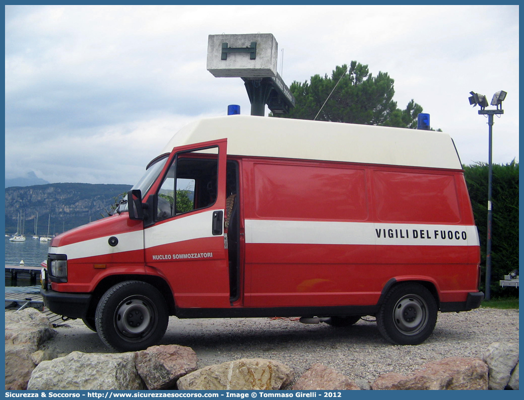 VF 17485
Corpo Nazionale Vigili del Fuoco
Nucleo Soccorso Subacqueo e Acquatico
Fiat Ducato I serie restyling
(variante)
Parole chiave: VVF;V.V.F.;Corpo;Nazionale;Vigili;del;Fuoco;Fiat;Ducato;NSSA;N.S.S.A.;Soccorso;Subacqueo;Acquatico;Sommozzatori;Subacquei