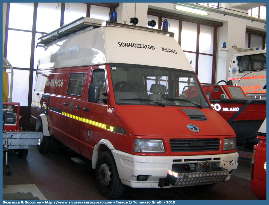 VF 19019
Corpo Nazionale Vigili del Fuoco
Nucleo Soccorso Subacqueo e Acquatico
Iveco Daily 59-12 II serie
Parole chiave: VVF;V.V.F.;Corpo;Nazionale;Vigili;del;Fuoco;Iveco;Daily;59-12;59.12;NSSA;N.S.S.A.;Soccorso;Subacqueo;Acquatico;Sommozzatori;Subacquei