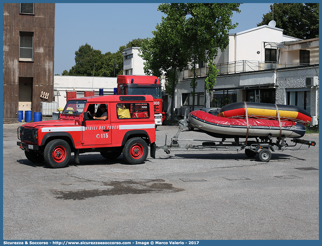 VF 19474
Corpo Nazionale Vigili del Fuoco
Land Rover Defender 90
Parole chiave: VVF;V.V.F.;Corpo;Nazionale;Vigili;del;Fuoco;Land Rover;Defender;90