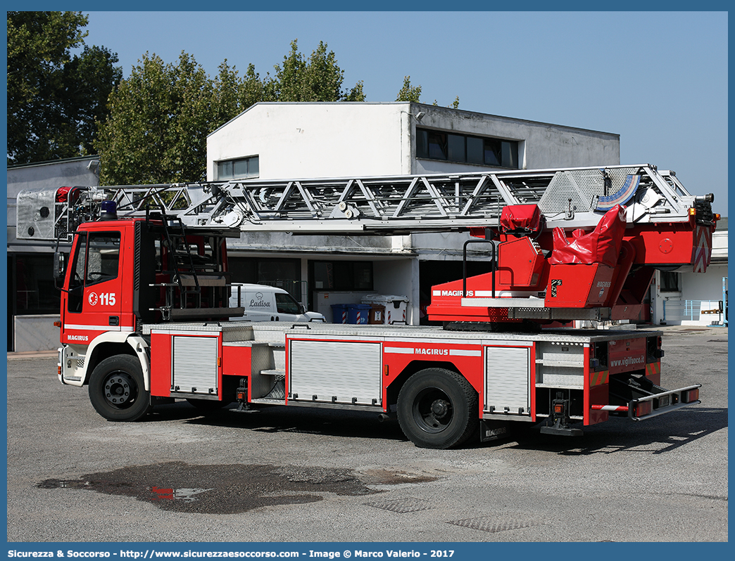 VF 20075
Corpo Nazionale Vigili del Fuoco
Iveco 150E27 EuroFire I serie
Allestitore Magirus
Parole chiave: VVF;V.V.F.;Corpo;Nazionale;Vigili;del;Fuoco;AutoScala;AS;Iveco;150E27;EuroFire;Magirus