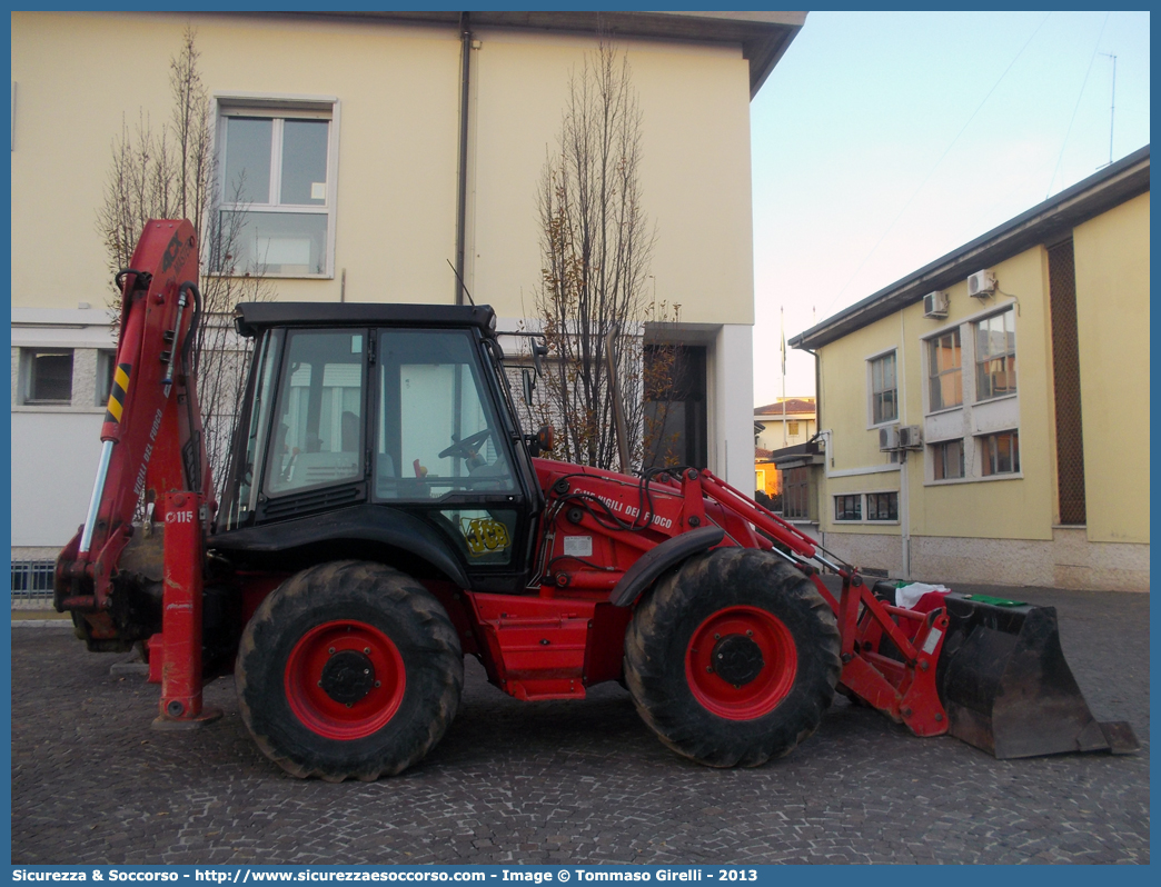 VF 21670
Corpo Nazionale Vigili del Fuoco
JCB 4CX
(variante)
Parole chiave: VVF;V.V.F.;Corpo;Nazionale;Vigili;del;Fuoco;JCB;4CX