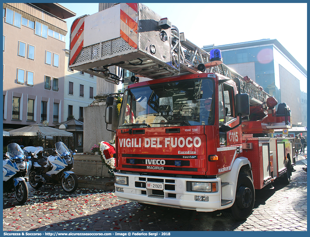 VF 21920
Corpo Nazionale Vigili del Fuoco
Iveco 150E28 EuroFire I serie
Allestitore Magirus
(variante)
Parole chiave: VVF;V.V.F.;Corpo;Nazionale;Vigili;del;Fuoco;AutoScala;AS;Iveco;150E28;EuroFire;Magirus