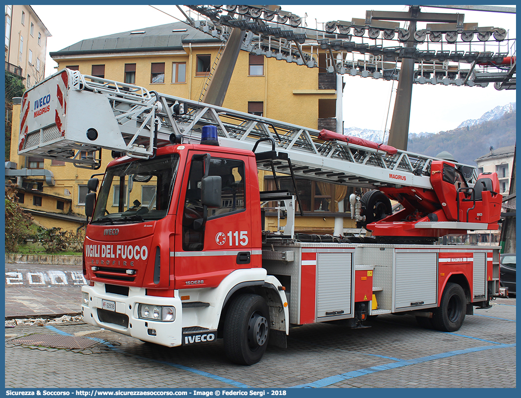 VF 22938
Corpo Nazionale Vigili del Fuoco
Iveco 150E28 EuroFire II serie
Allestitore Magirus
(variante)
Parole chiave: VVF;V.V.F.;Corpo;Nazionale;Vigili;del;Fuoco;AutoScala;AS;Iveco;150E28;EuroFire;Magirus