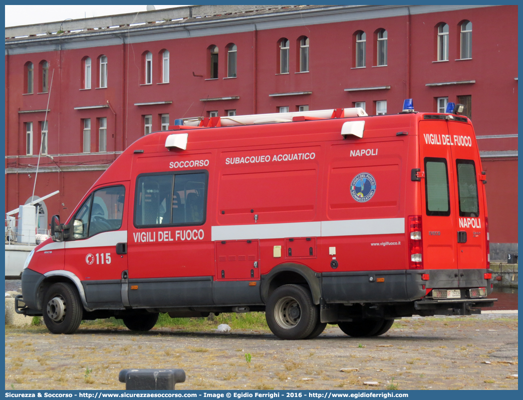 VF 25308
Corpo Nazionale Vigili del Fuoco
Nucleo Soccorso Subacqueo e Acquatico
Iveco Daily 65C18 IV serie
Allestitore Elevox S.r.l.
Parole chiave: VVF;V.V.F.;Corpo;Nazionale;Vigili;del;Fuoco;Iveco;Daily;65C18;NSSA;N.S.S.A.;Soccorso;Subacqueo;Acquatico;Sommozzatori;Subacquei;Elevox