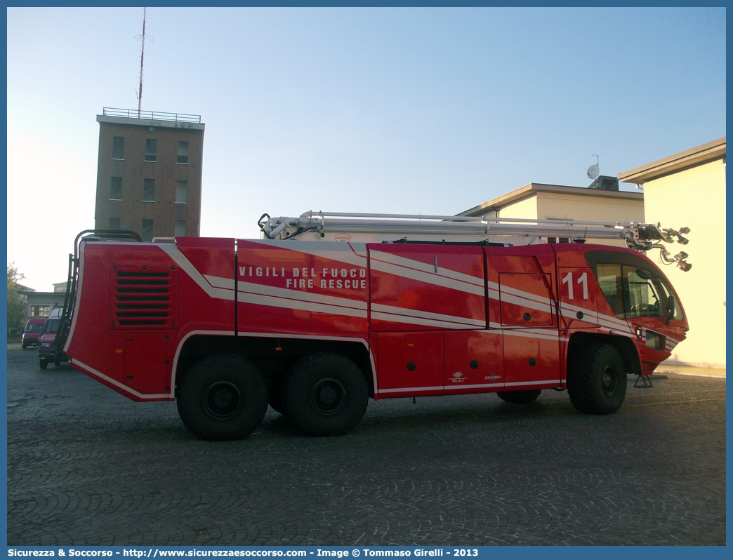 VF 25472
Corpo Nazionale Vigili del Fuoco
Nucleo Aeroportuale
Oshkosh Bai Striker E
Parole chiave: VVF;V.V.F.;Corpo;Nazionale;Vigili;del;Fuoco;Oshkosh;Striker E;Aeroportuale