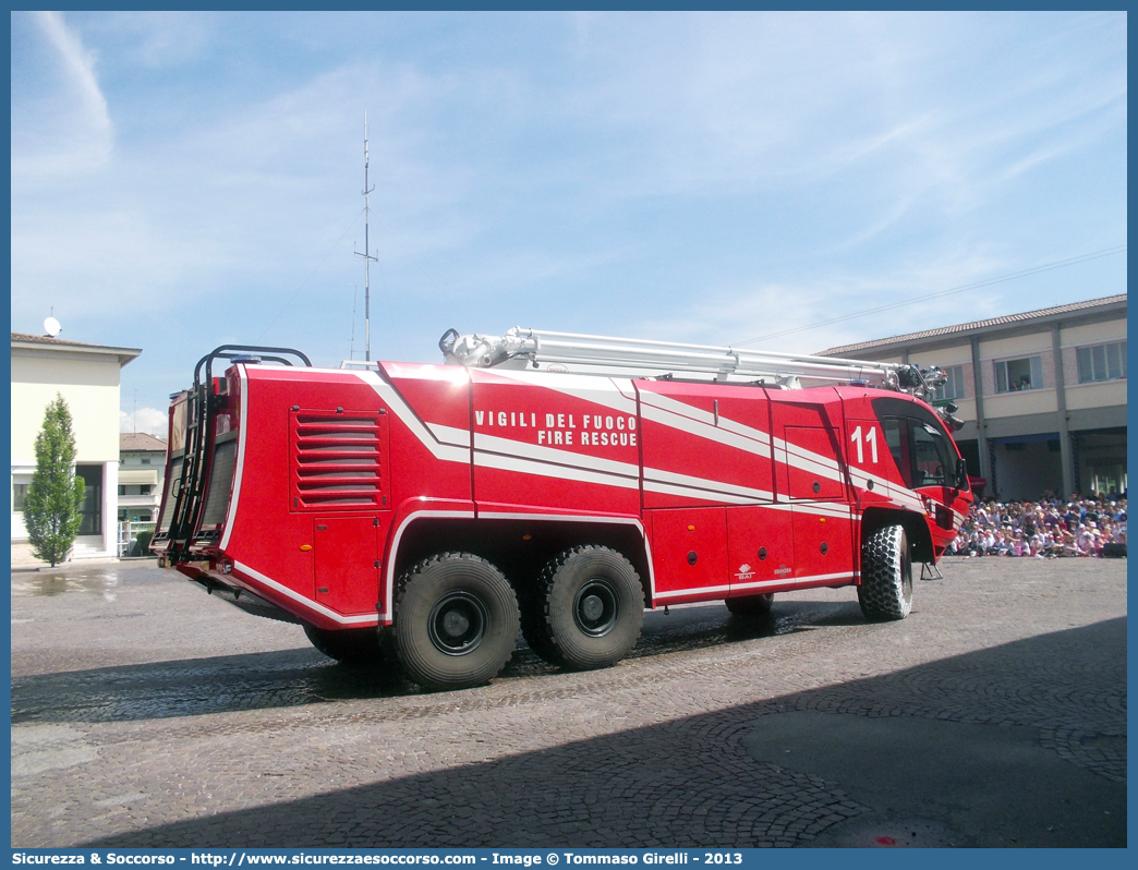 VF 25472
Corpo Nazionale Vigili del Fuoco
Nucleo Aeroportuale
Oshkosh Bai Striker E
Parole chiave: VVF;V.V.F.;Corpo;Nazionale;Vigili;del;Fuoco;Oshkosh;Striker E;Aeroportuale