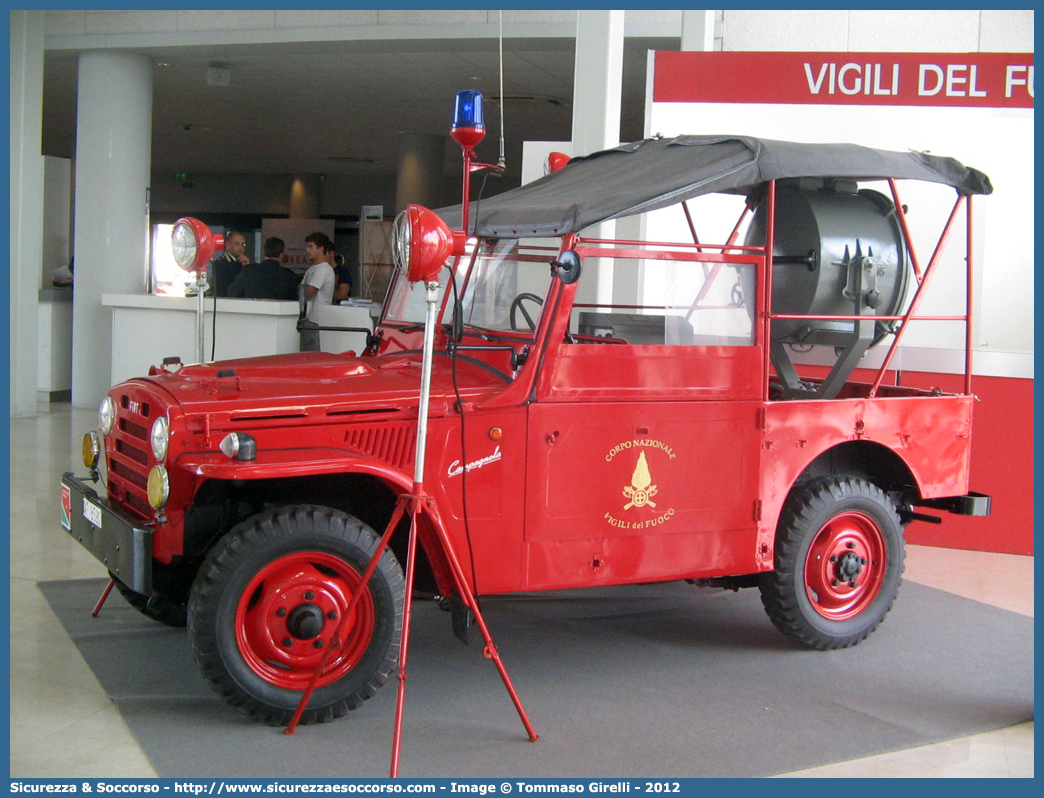 VF 8526
Corpo Nazionale Vigili del Fuoco
Fiat Campagnola
Parole chiave: VF;VVF;V.F.;V.V.F.;Corpo;Nazionale;Vigili del Fuoco;Vigili;Fuoco;Fiat;Campagnola;1101