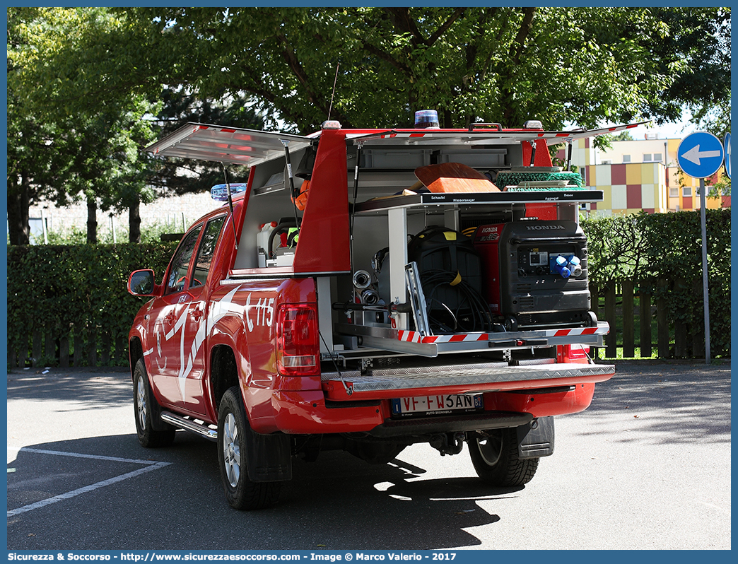 VF FW3AN
Vigili del Fuoco Volontari Cornaiano-Colterenzio
Freiwillige Feuerwehr Girlan-Schreckbichl
Volkswagen Amarok
Allestitore Ziegler Italiana GmbH
Parole chiave: VFV;V.F.V.;Vigili;Fuoco;Volontari;Freiwillige;Feuerwehr;Cornaiano;Colterenzio;Girlan;Schreckbichl;Volkswagen;Amarok;Ziegler