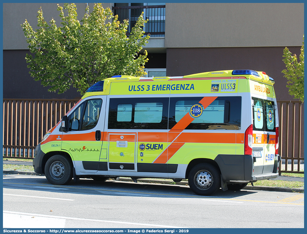 DELTA 01
SUEM 118 Venezia Mestre
Azienda ULSS 3 - Serenissima
Dolo
Fiat Ducato III serie restyling
Allestitore Ambitalia S.p.A.
(variante)
Parole chiave: 118;SUEM;S.U.E.M.;Dolo;Mirano;Riviera;Brenta;Ambulanza;Autoambulanza;Fiat;Ducato;X290;X 290;Ambitalia