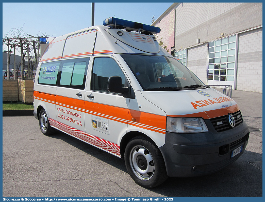 -
118 Treviso Emergenza
ULSS 2 Marca Trevigiana
Centro Formazione Guida Operativa
Volkswagen Transporter T5
Allestitore Aricar S.p.A.
Parole chiave: 118;SUEM;S.U.E.M.;Treviso;Emergenza;Azienda;ULSS;2;Marca;Trevigiana;Centro;Formazione;Guida;Operativa;Volkswagen;Transporter;T5